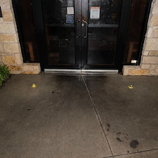 Storefront-Cleaning-at-Cheddars-Scratch-Kitchen-in-Norman-Oklahoma 6